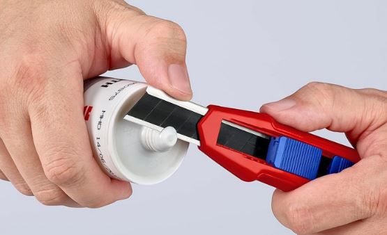 Knipex CutiX Universalmesser mit Stabilisierungsschiene für 16,32€ (statt 21€)