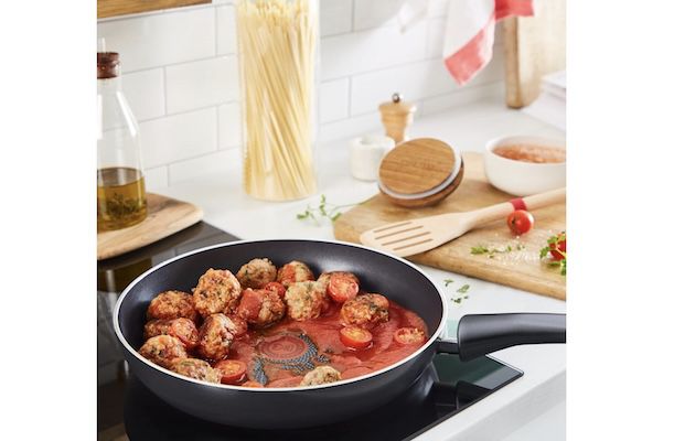 Tefal C27808 Generous Cook Bratpfanne mit 32cm für 41,14€ (statt 62€)