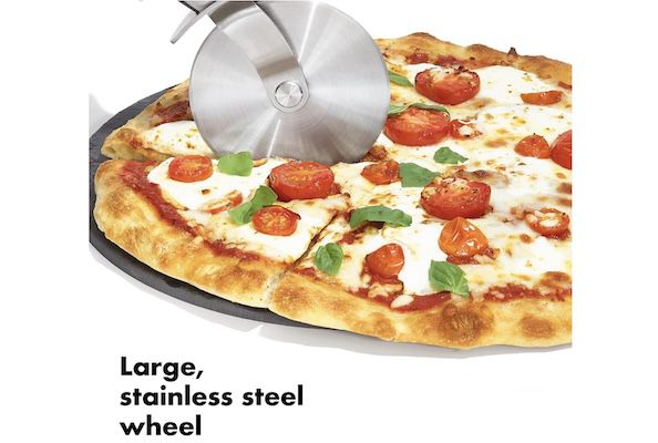 OXO Steel Pizzaschneider für 13,99€ (statt 18€)