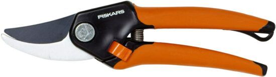 Fiskars Bypass Gartenschere für frische Äste für 14,69€ (statt 18€)