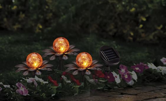 toom LED Solar Bodenlichterkette Lotusblüte mit 3 LEDs für 15,94€ (statt 21€)