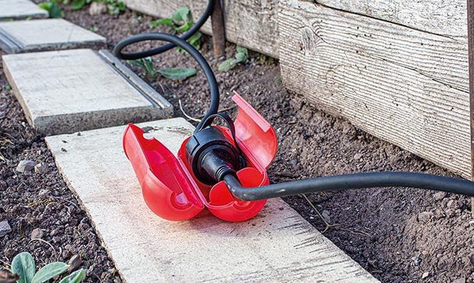 as Schwabe Sicherheitsbox für Schuko, Stecker & Buchse für 2,87€ (statt 7€)