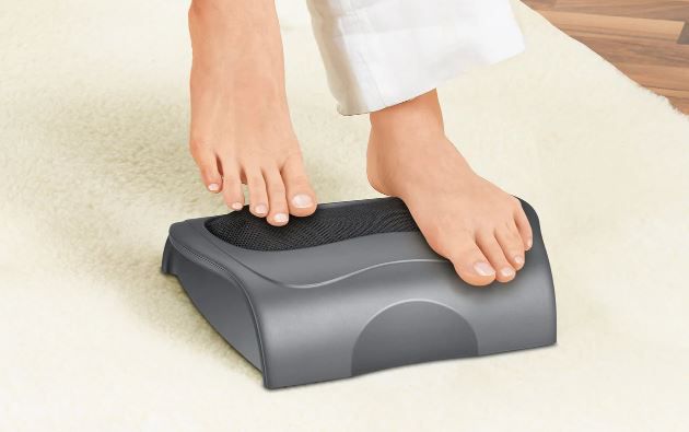 Sanitas SFM 34 Shiatsu Fußmassagegerät mit Wärmefunktion für 35,94€ (statt 46€)