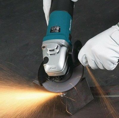 Makita Win­kel­schlei­fer 9565CR 125mm 1400W für 92€ (statt 124€)