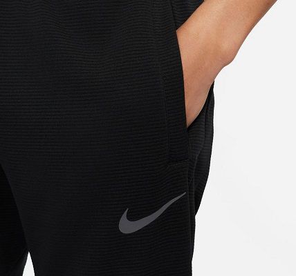 Nike Herren Trainingshose NPC Fleece für 25,85€ (statt 49€)
