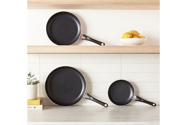 Amazon Basics 3 tlg. Bratpfannen Set für 31,86€ (statt 36€)