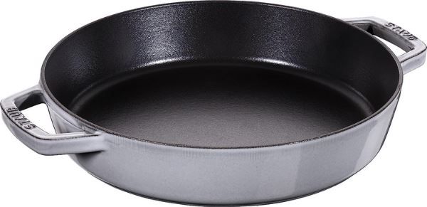 Staub Gusseisen Schmorpfanne mit zwei Griffen, 26cm für 99,99€ (statt 135€)