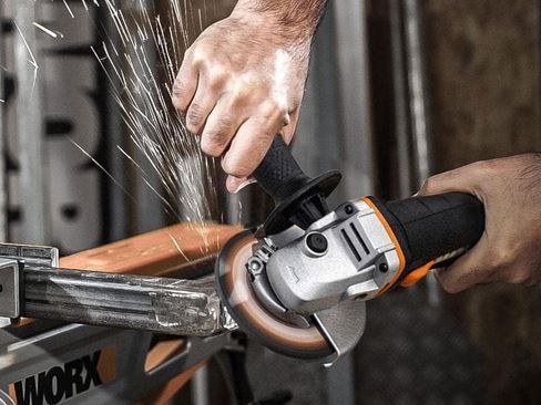 Worx WX800 Akku Winkelschleifer inkl. 2 Akkus + Ladegerät für 127,49€ (statt 150€)