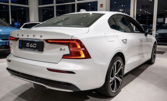 Gewerbe: VOLVO S60 B4 Plus Dark mit 197 PS für 181€ mtl. netto
