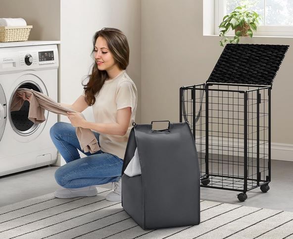Songmics Faltbarer Wäschekorb mit Rollen, 90L für 22,67€ (statt 36€)