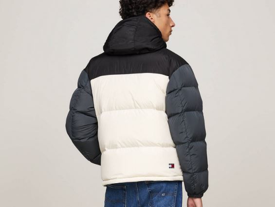 Tommy Jeans Alaska Daunenjacke für 147,44€ (statt 174€)