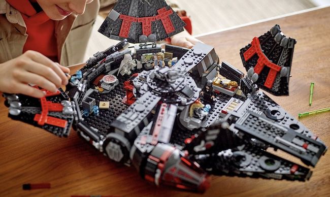 LEGO Star Wars Dunkler Millennium Falke (75389) für 113,44€ (statt 133€)