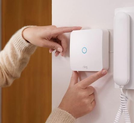 Echo Dot (5. Generation 2022) mit Ring Intercom von Amazon für 59,99€ (statt 75€)
