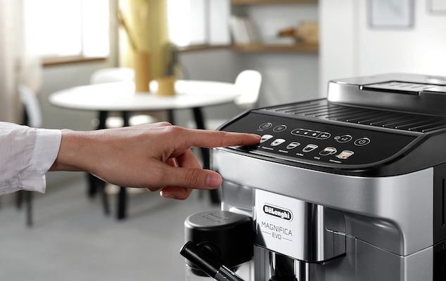 ☕️ DeLonghi Magnifica Evo Kaffeevollautomat mit Milchsystem für 449,99€ (statt 550€)