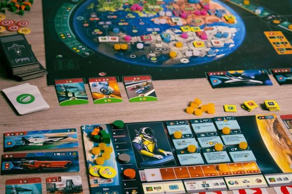 Pegasus Spiele 56260G Evacuation Brettspiel für 41,44€ (statt 53€)