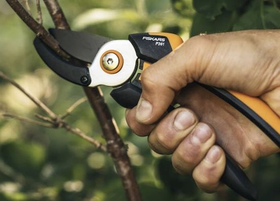 Fiskars P361Amboss Gartenschere L (20,1 cm) für 15,39€ (statt 20€)