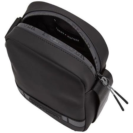 Tommy Hilfiger TH Monotype Mini Reporter Schultertasche für 25,92€ (statt 50€)