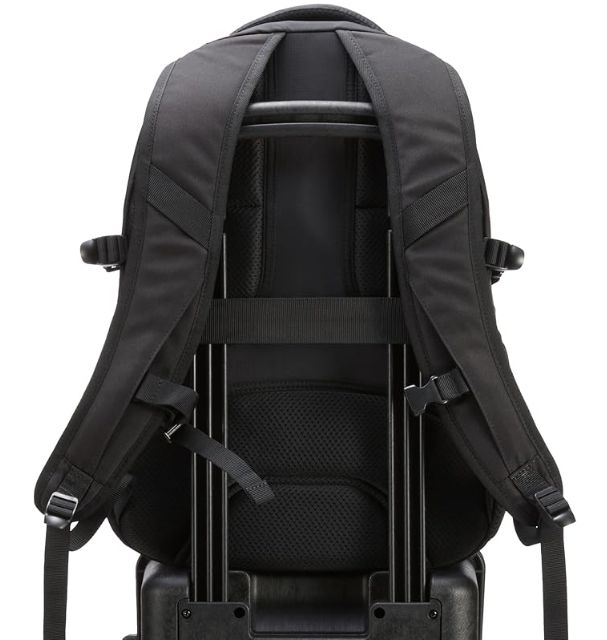 Amazon Basics Laptop Rucksack bis 15,6 Zoll für 13,44€ (statt 28€)