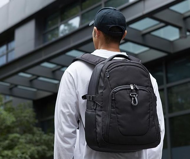 Amazon Basics Laptop Rucksack bis 15,6 Zoll für 13,44€ (statt 28€)