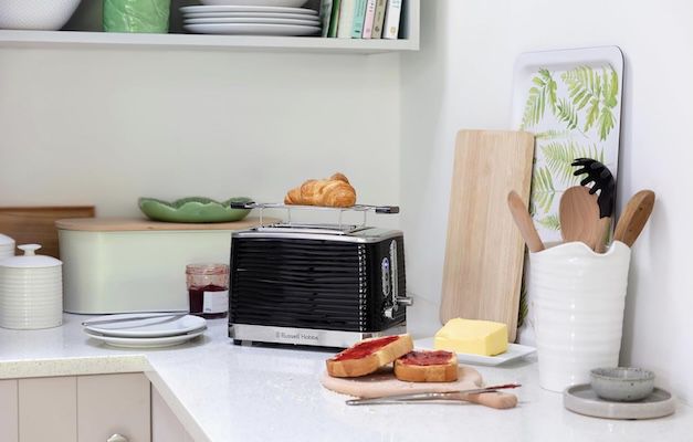 🥪😋 Russell Hobbs Toaster mit extra breiten Toastschlitzen für 34,99€ (statt 42€)