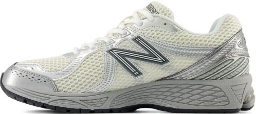 New Balance 860v2 Sneaker in Sea Salt Grau für 89€ (statt 120€)