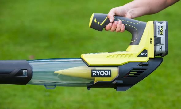 🍂 Ryobi ONE+ RBL18JB40F Akku Laubbläser Set für 99,99€ (statt 160€)