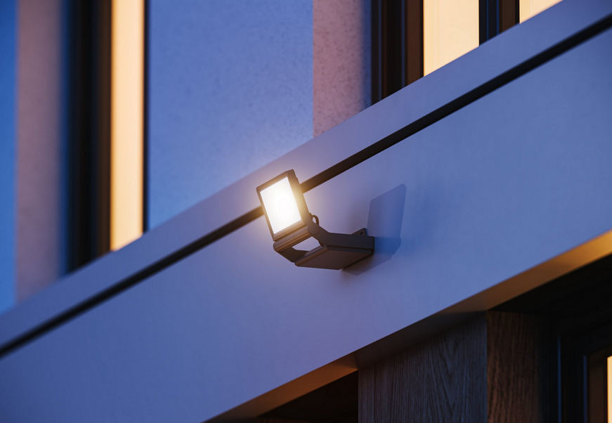 Steinel XLED Pro One LED Außenstrahler für 36,99€ (statt 50€)