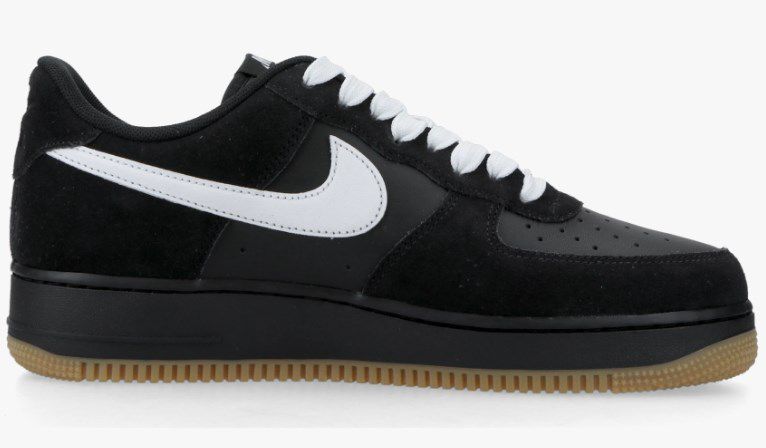 Air Force 1 07 LV8 (black / gum) vers. Größen für 90,97€ (statt 130€)