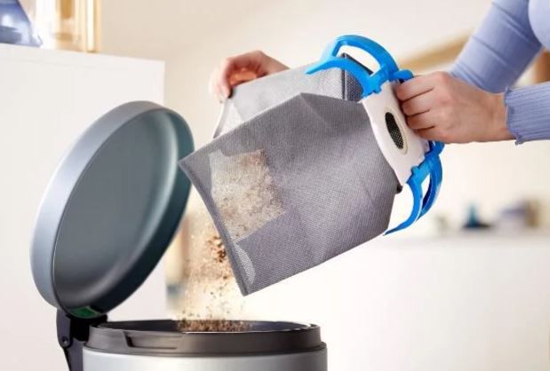 Philips PowerGo 9m Beutel Bodenstaubsauger FC8242/09 gegen Tierhaare für 105,94€ (statt 126€)