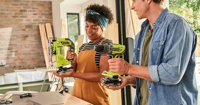 🧰 RYOBI RCK186O 242SZL ONE+ Combo Kit, 10 tlg. für 390,59€ (statt 470€)