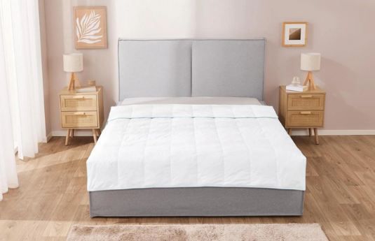 🛏️ Livarno home Sommer Luxus Daunendecke, 155 x 220cm für 35,94€ (statt 49€)