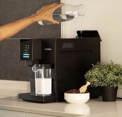 ☕️ Cecotec Kaffeemaschine Cremmaet Compactccino Black für 219€ (statt 342€)