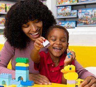 Kostenlose Workshops für 2- bis 5-jährige Kinder in LEGO Stores