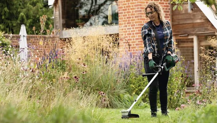 🏡 Bosch AdvancedGrassCut 36V 33 Akku Rasentrimmer für 225€ (statt 258€)