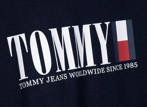 👕 Tommy Jeans T Shirt mit linearem Flaggen Logo ab 14€ (statt 26€)