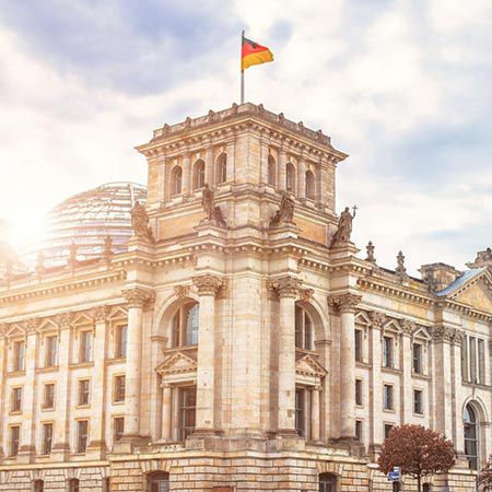 🗞️ Neuregelungen August 2025: Mietpreisbremse, Netzausbau, Ganztagsbetreuung & mehr