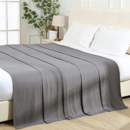 VHOME Sommerdecke aus Bambusfasern, 150x200cm für 14,99€ (statt 30€)