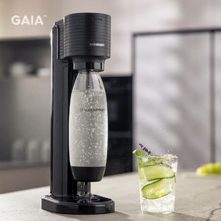 🥤 SodaStream Gaia Sprudler + CO2 Zylinder + 3x Fuse Flasche + Sirup für 59,99€ (statt 76€)