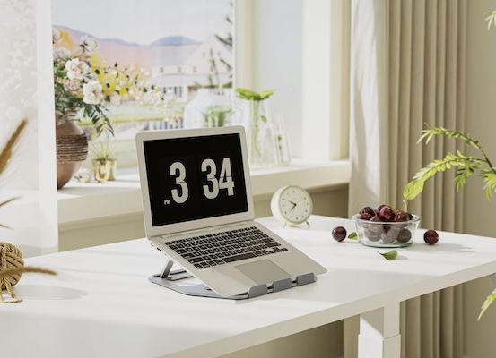 Amazon Basics Zusammenklappbarer Laptop Ständer für 11,44€ (statt 14€)