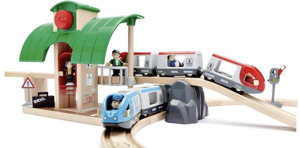 🚝 BRIO World 33512 Großes BRIO Bahn Reisezug Set für 63,74€ (statt 74€)
