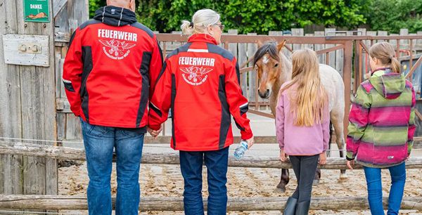 đ Karls Erlebnis-Dörfer: Gratis Tageskarte fĂŒr Polizisten, RettungskrĂ€fte und Feuerwehr (statt 22,50âŹ) đ Karls Erlebnis Dörfer: Gratis Tageskarte fĂŒr Polizisten, RettungskrĂ€fte und Feuerwehr (statt 22,50âŹ)