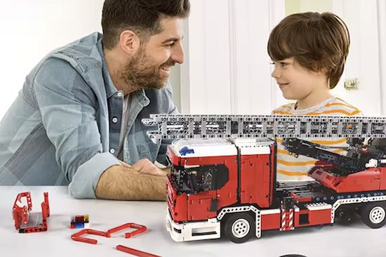 🚒 Mould King Feuerwehr mit Drehleiter & 8 Motoren für 136,44€ (statt 187€)