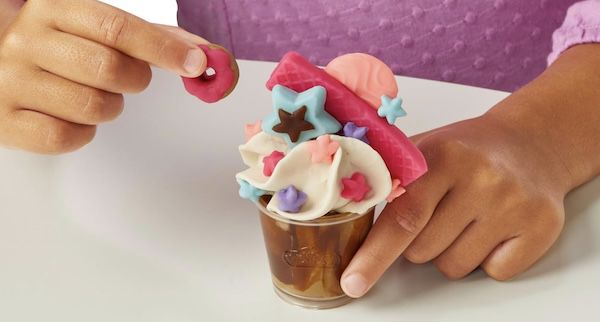 ☕️ Play Doh Kitchen Creations Knetspaß Café Set ab 19,99€ (statt 28€)