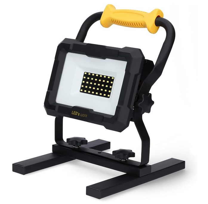 NCC-Licht 3008230 Akku LED Arbeitsleuchte 20W multiple Akkuadapter für 26,99€ (statt 40€)