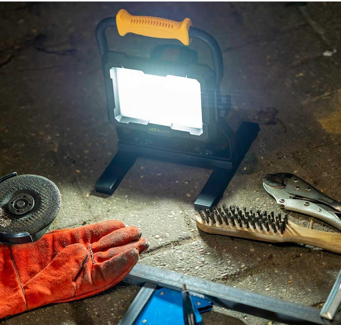 NCC-Licht Akku LED Arbeitsleuchte 20W für 26,99€ (statt 40€) NCC Licht Akku LED Arbeitsleuchte 20W für 26,99€ (statt 40€)