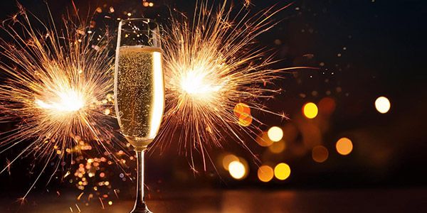 🥂 Wir sagen ❤️ DANKE für 2025 & wünschen euch einen guten Rutsch ins neue Jahr! 🍾🎆