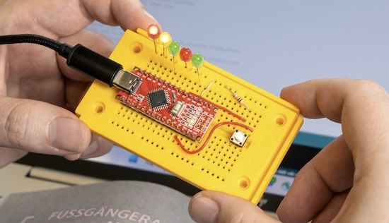 👨‍💻 Franzis Maker Kit für Arduino Machs einfach für 17€ (statt 42€)