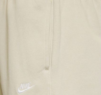 👖 Nike Sportswear Club Fleece Jogger in Khaki/Weiß für 25,95€ (statt 41€) - M, L, XL 👖 Nike Sportswear Club Fleece Jogger in Khaki/Weiß für 25,95€ (statt 41€) M, L, XL