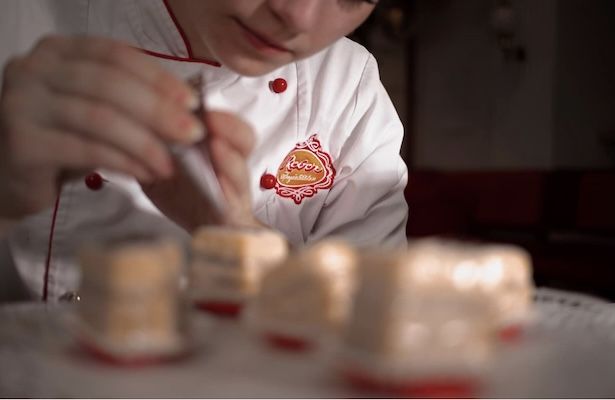 380g Reber Spezialitäten Kassette für 24,24€ (statt 30€)