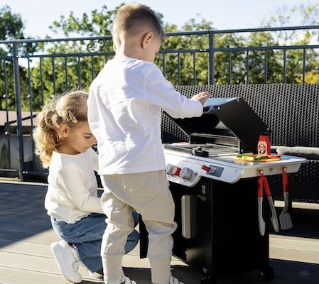 🍖 Theo Klein 9445 Weber Grill Genesis für 48,20€ (statt 65€)